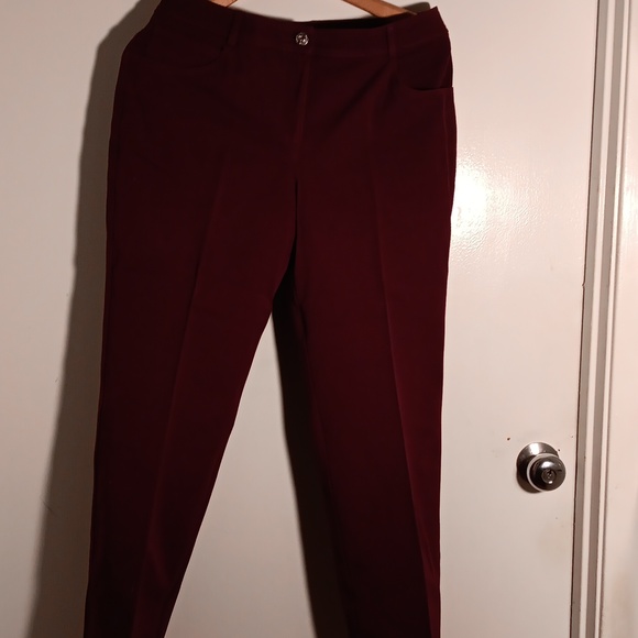 St John Burgundy color jeans size 8 - Picture 2 of 5